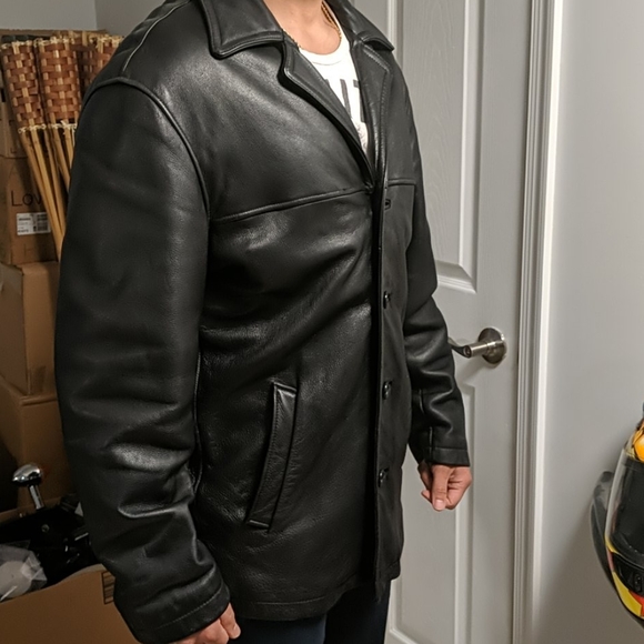 Guess - Picture 3 of 8